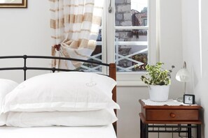 Premium Penthouse, 3 Bedrooms, Corner | In-room safe, individually decorated, individually furnished, desk - Apartments Leone (Split)