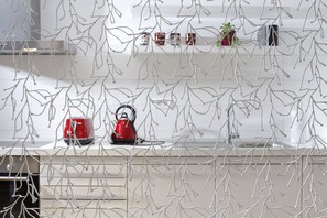 Deluxe Apartment, 1 King Bed, Ensuite, Executive Level | Private kitchen - Apartments Leone (Split)