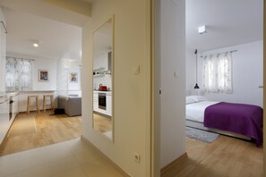 Deluxe Apartment, 1 King Bed, Ensuite, Executive Level - Apartments Leone (Split)