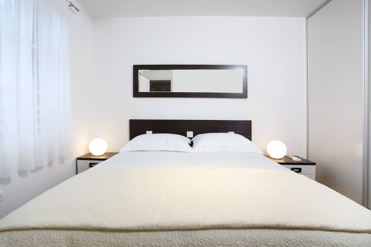 Comfort Apartment, 2 Bedrooms, 2 Bathrooms, City View | In-room safe, desk, laptop workspace, soundproofing