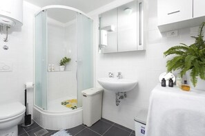 Premium Penthouse, 3 Bedrooms, Corner | Bathroom - Apartments Leone (Split)