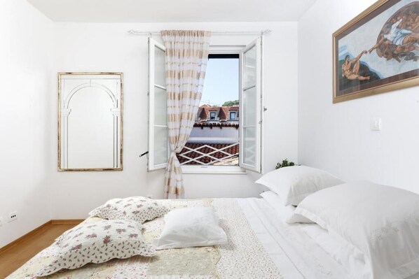 Premium Penthouse, 3 Bedrooms, Corner | In-room safe, individually decorated, individually furnished, desk - Apartments Leone (Split)