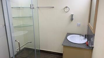 Executive Apartment, 3 Bedrooms | Bathroom