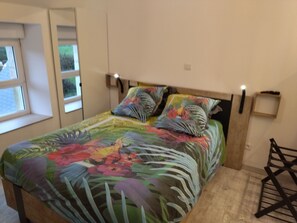 2 Schlafzimmer, Zimmersafe, Schreibtisch, Bügeleisen/Bügelbrett