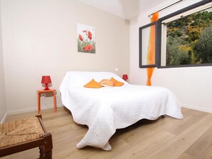 4 bedrooms, WiFi, bed sheets