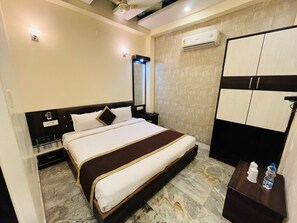 Deluxe Room | Free WiFi - Hotel Raj Villas (Udaipur)