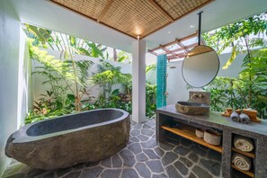 Luxury-Villa | Badezimmer | Handtücher