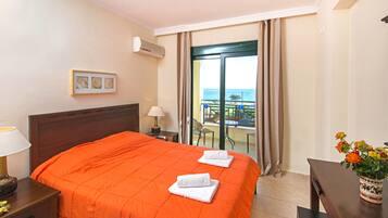 3 bedrooms, in-room safe, blackout curtains, free WiFi