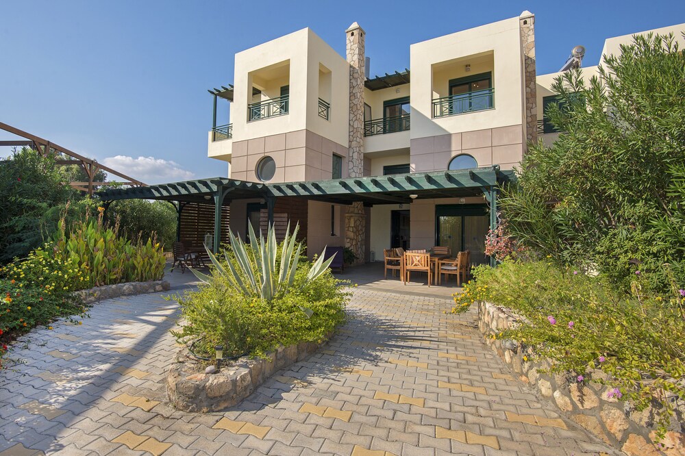 Theretra Kiotari Villas