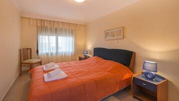 Vila família | 3 quartos, cofres nos quartos, cortinas blackout, Wi-Fi de cortesia