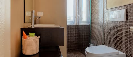 Bidet, towels, toilet paper
