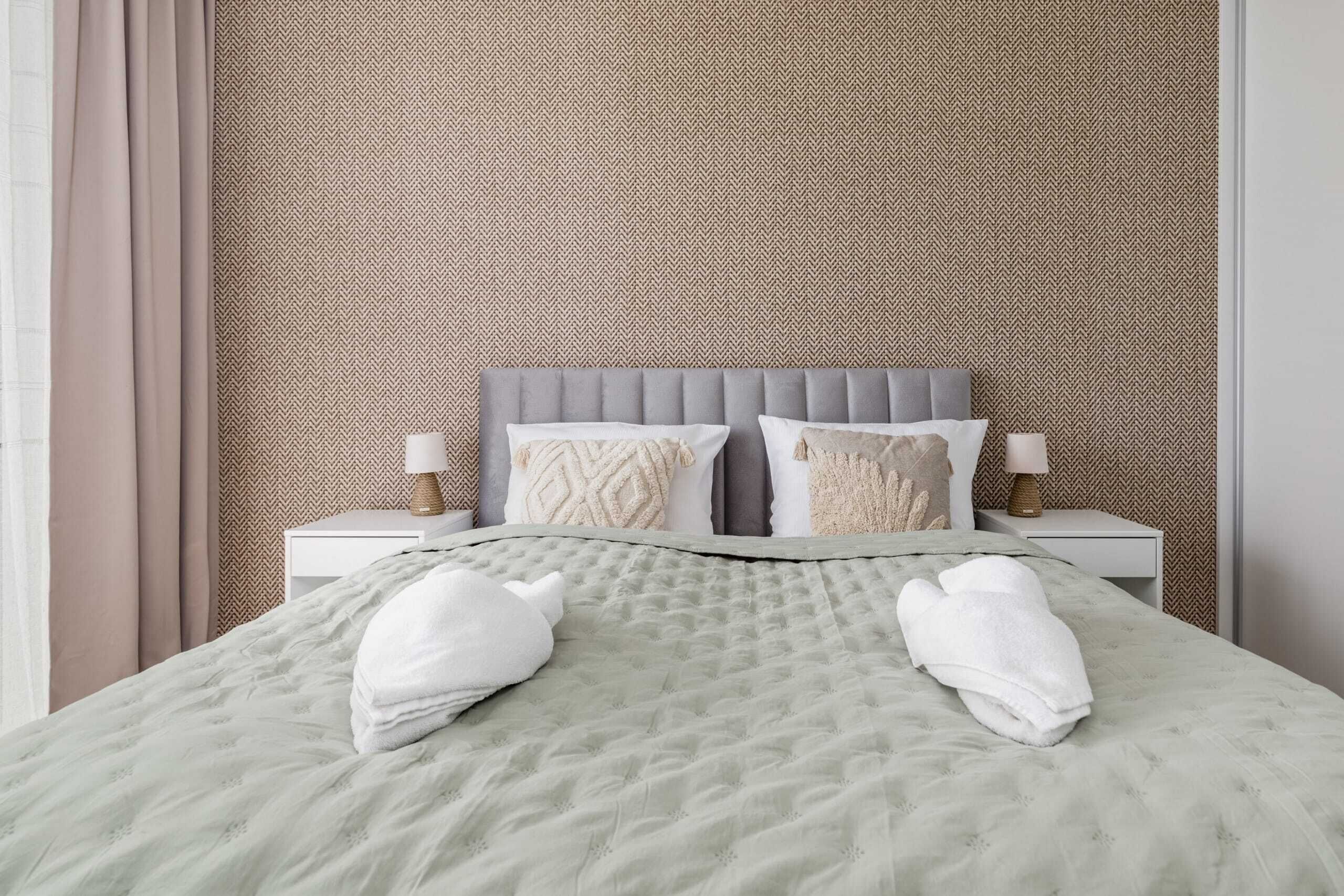 1 makuuhuone, työpöytä, silitysrauta/-lauta, vauvan matkasänky