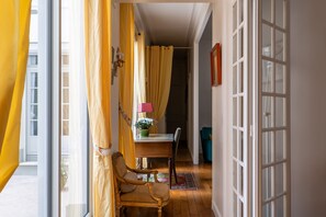 Interior - Postcards from the Eiffel Tower, by Veeve (Paris)