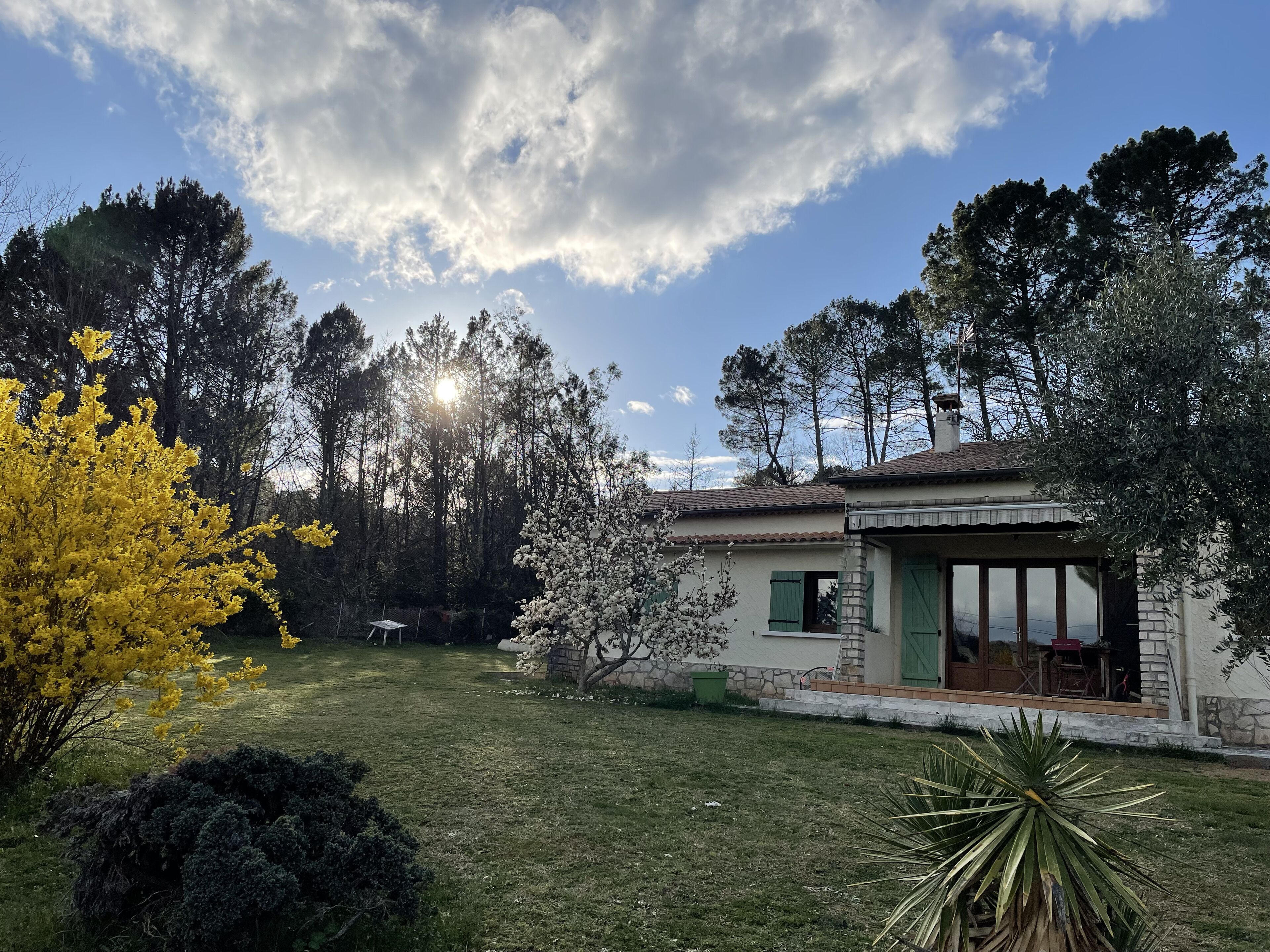 House with large garden and swimming pool, in the countryside.