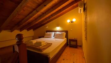 スタジオスイート | デスク、ノートパソコン用作業スペース、WiFi (無料)、ベッドシーツ