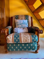 Classic Studio Suite | Desk, laptop workspace, free WiFi, bed sheets