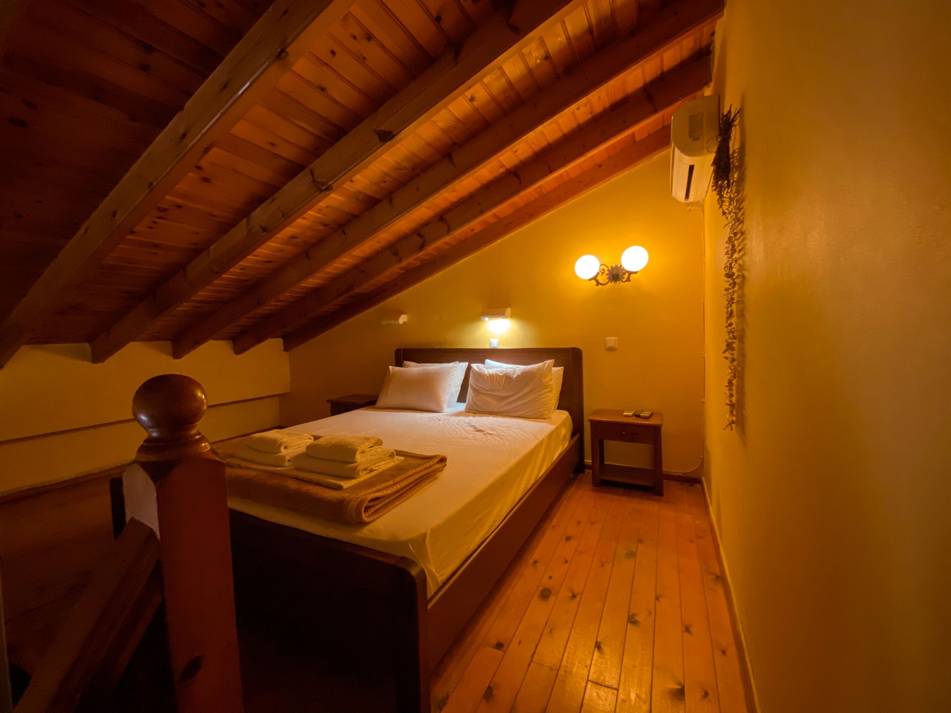 Desk, laptop workspace, free WiFi, bed sheets