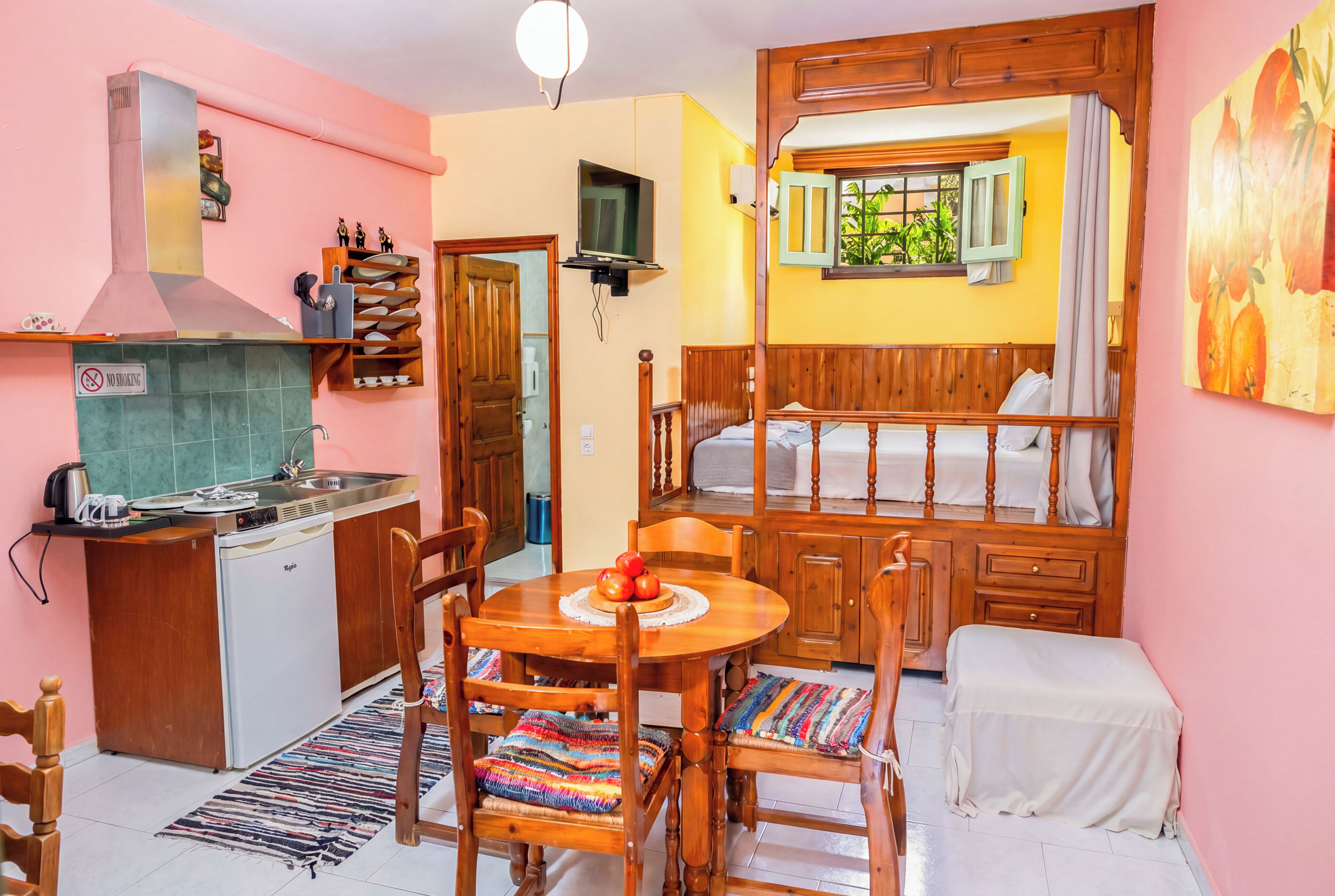Classic Quadruple Room | Desk, laptop workspace, free WiFi, bed sheets