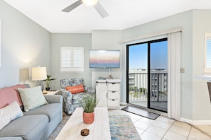 Appart'hôtel Confort, 2 chambres, balcon, en front de plage | Salle de séjour