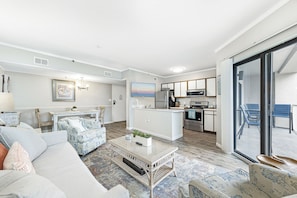 Appart'hôtel Familial, 2 chambres, balcon, en front de plage | Salle de séjour