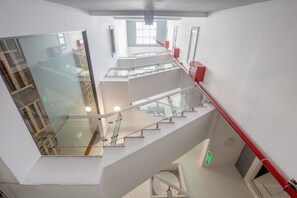 Staircase - Saigon Authentic Hostel & Tours (Ho Chi Minh City)