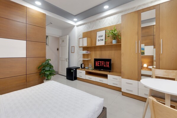 Deluxe Double Room, 1 Queen Bed | Premium bedding, down comforters, Select Comfort beds - Saigon Authentic Hostel & Tours (Ho Chi Minh City)