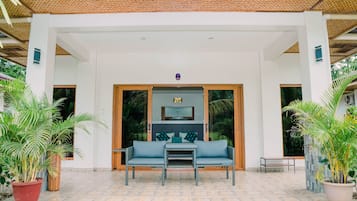 Kamar Single Deluks, 1 Tempat Tidur Queen | Brankas, meja kerja, kedap suara, dan setrika/meja setrika