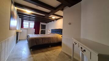 6 bedrooms, free WiFi, bed sheets