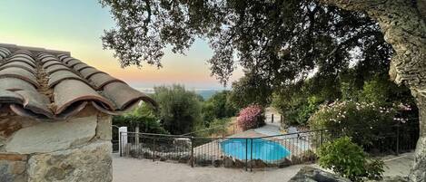 حمّام سباحة خارجي