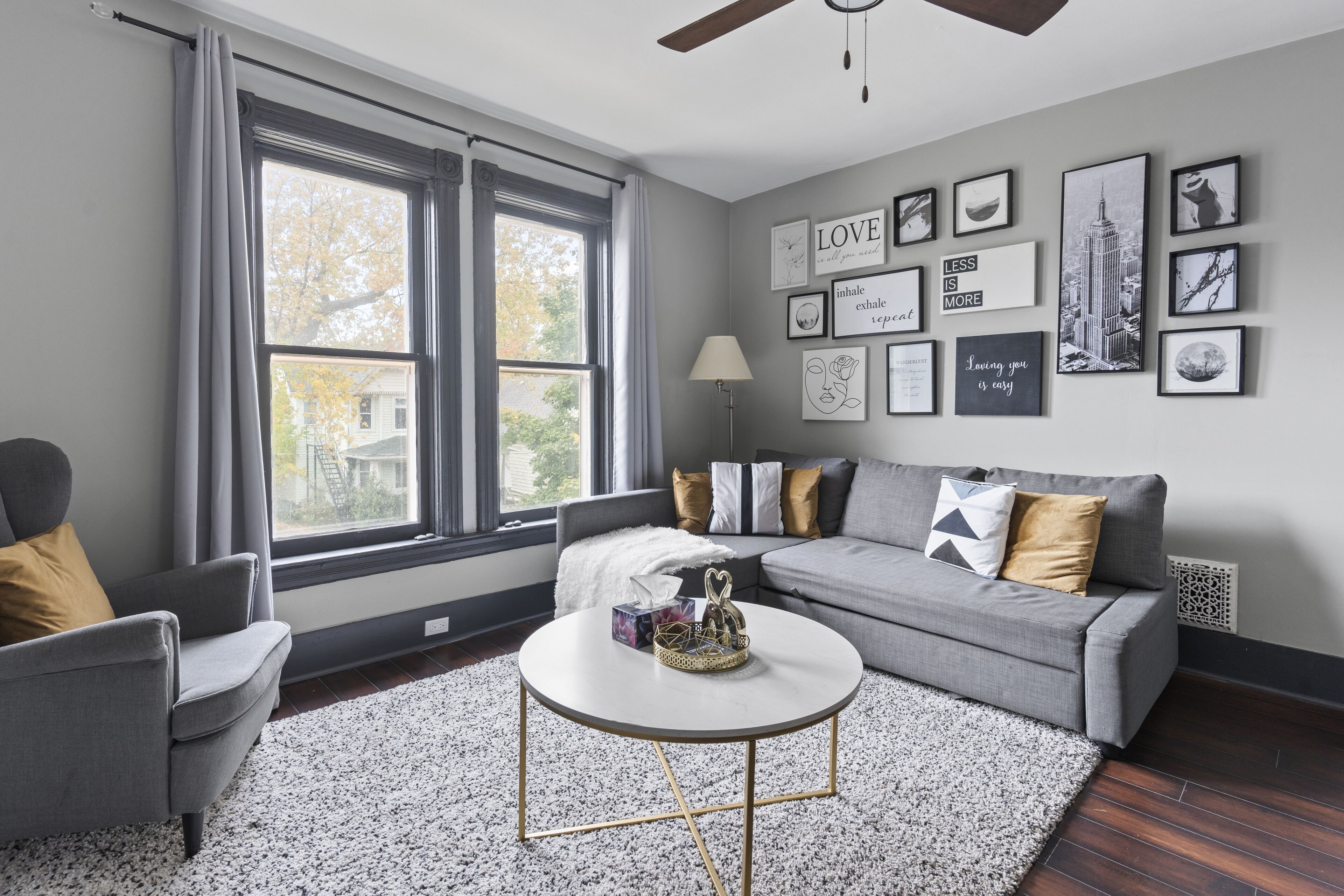 Clean & spacious 3BR in downtown Windsor with Lndry & Prkng