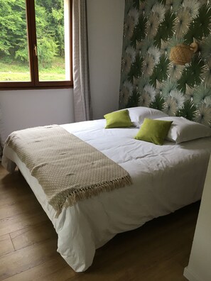 3 bedrooms, WiFi, bed sheets