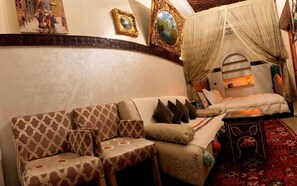 Deluxe Double Room | Iron/ironing board, free cribs/infant beds, free WiFi, bed sheets