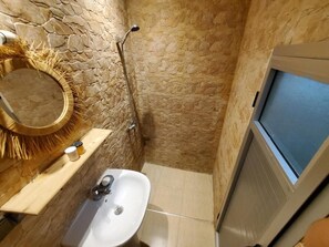 Deluxe Double Room | Bathroom | Shower, free toiletries, hair dryer, towels - Riad Lalla Marrakech (Marrakech)