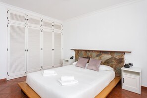 2 chambres, fer et planche à repasser, Wi-Fi gratuit, draps fournis