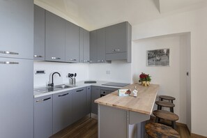 Kühlschrank, Mikrowelle, Ofen, Geschirrspüler