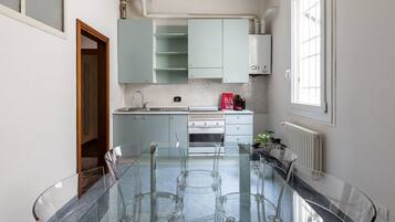 Fridge, microwave, coffee/tea maker, electric kettle