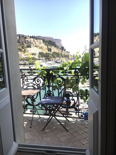 Mistral, Charming duplex suite, view of Cassis harbor