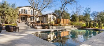 Healdsburg Modern Sleeps 8, pool, spa, firepit