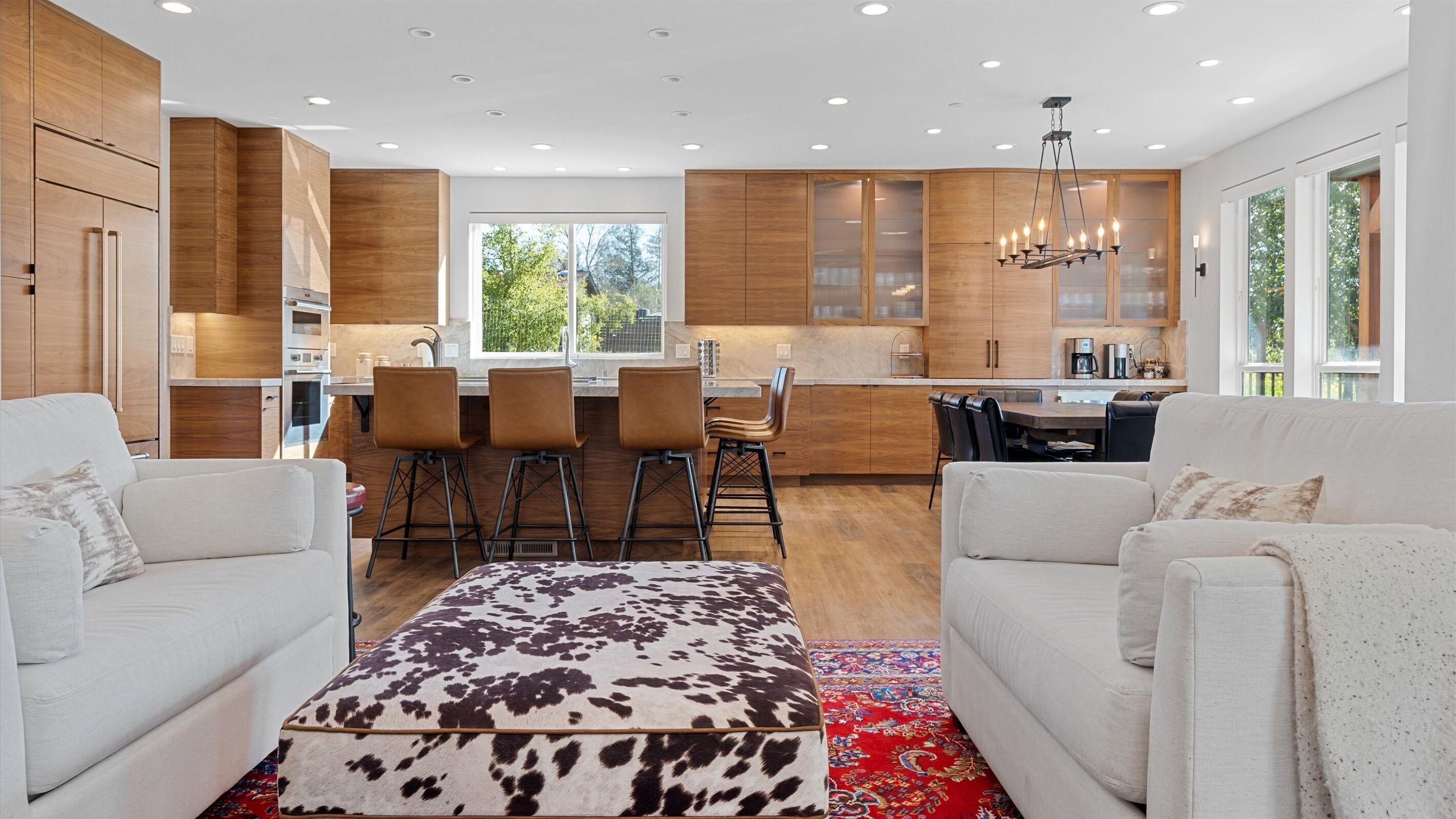 Healdsburg Modern Sleeps 8, pool, spa, firepit