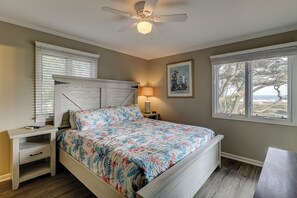 2 bedrooms, iron/ironing board, Internet, bed sheets