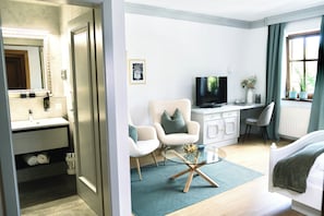 1 bedroom, premium bedding, minibar, in-room safe