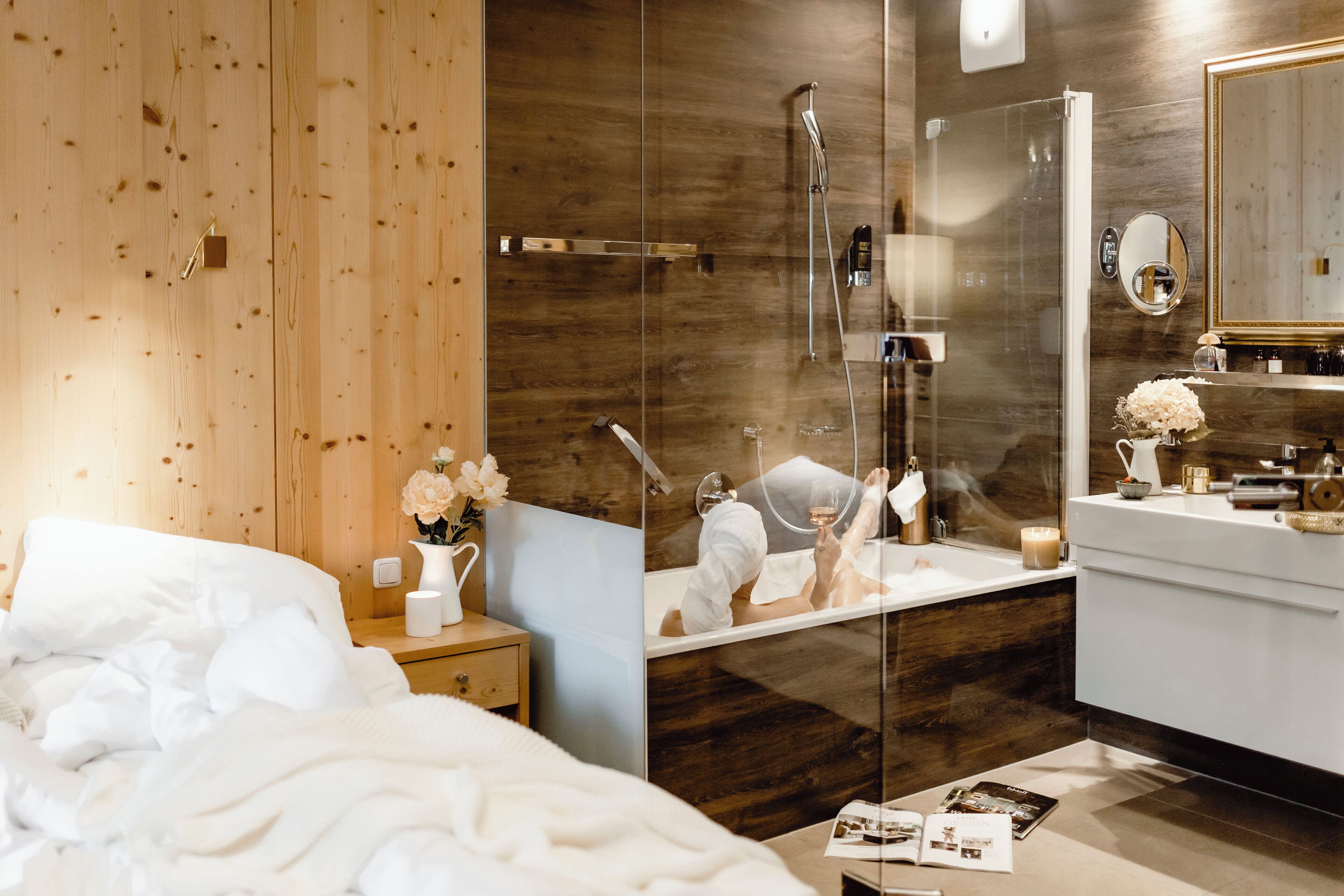 ห้องดีลักซ์ดับเบิล | ห้องน้ำ | ฝักบัว, ของใช้ในห้องน้ำฟรี, ไดร์เป่าผม, รองเท้าสวมภายในห้อง