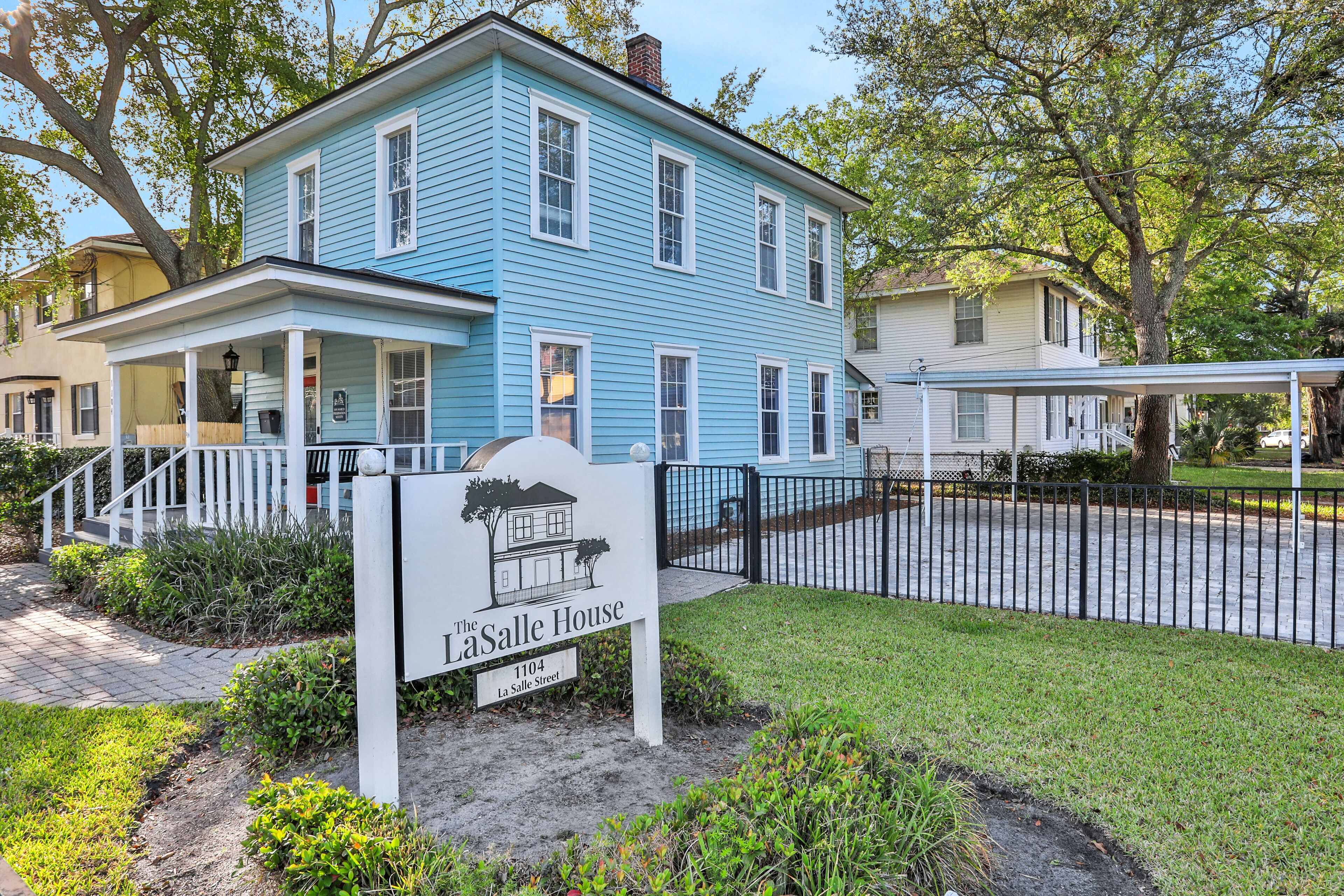 This house is a 3 bedroom(s), 1 bathrooms, located in Jacksonville, FL.