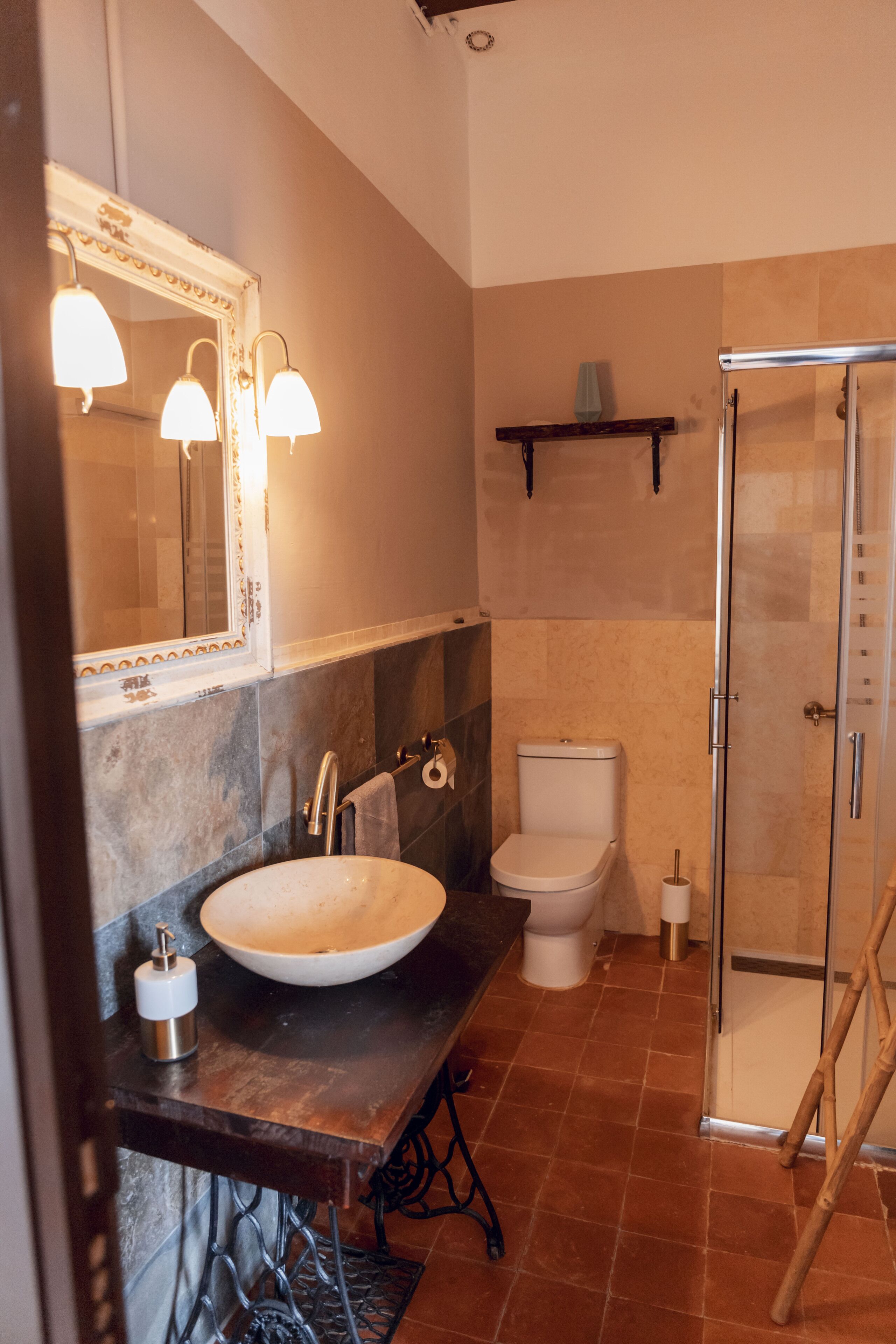 Habitación Grand doble | Baño | Artículos de higiene personal de diseño, secador de pelo y albornoces