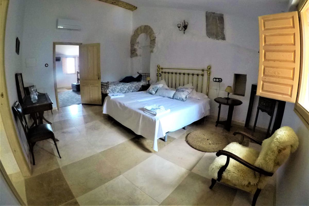 Triple | Memory foam beds, WiFi (free), individually decorated