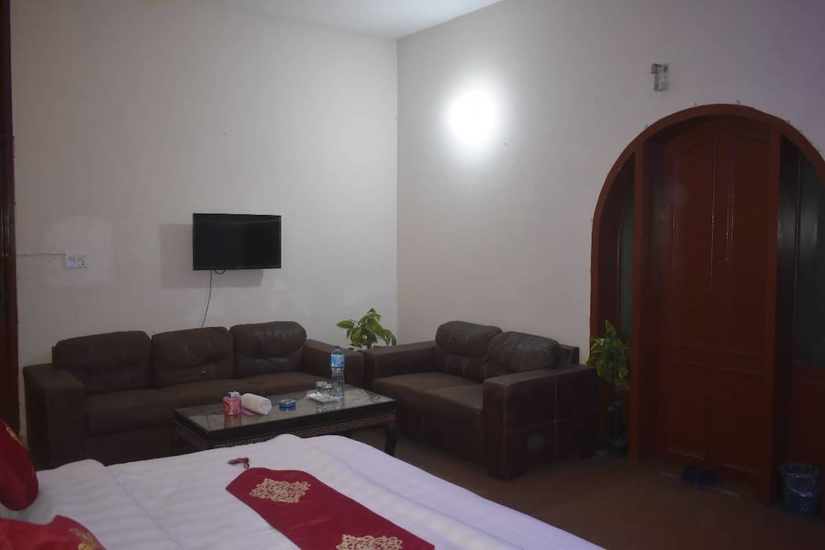 deluxe double room | iron/ironing board, free wifi