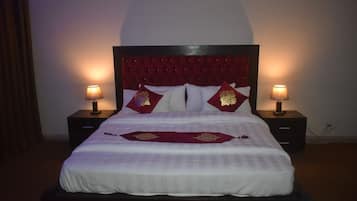 Quarto casal luxo | Ferros/tábuas de passar roupa, Wi-Fi de cortesia