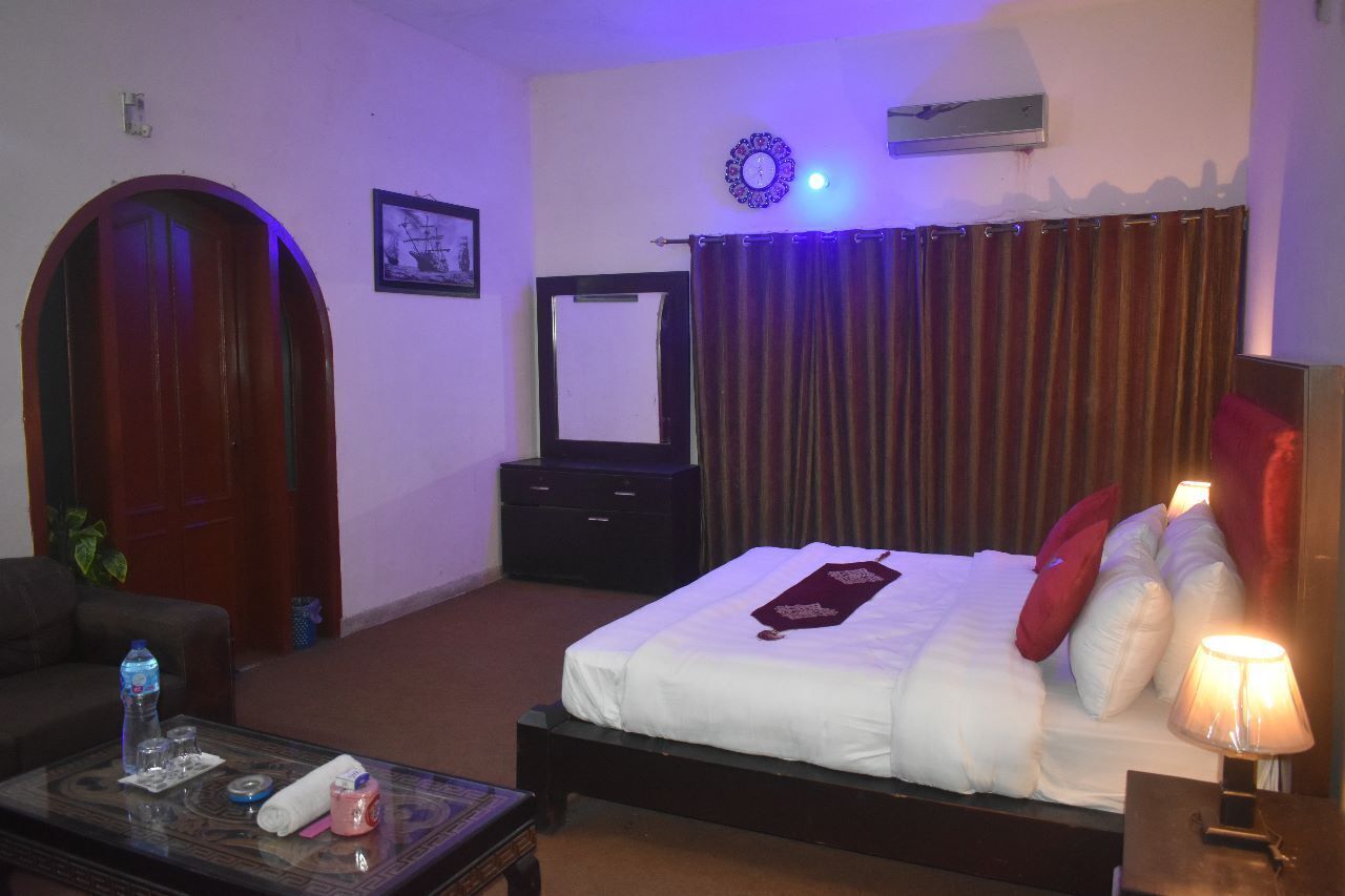 Deluxe Double Room | Iron/ironing board, free WiFi