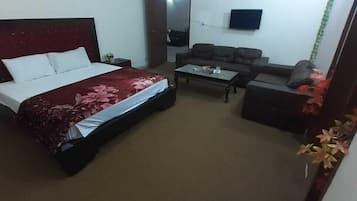 Deluxe Double Room | Iron/ironing board, free WiFi