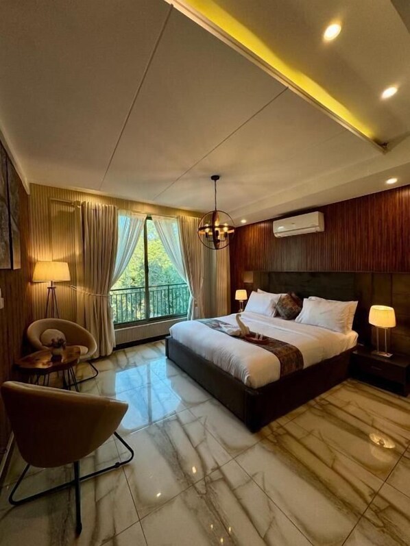 3 bedrooms, iron/ironing board, free WiFi